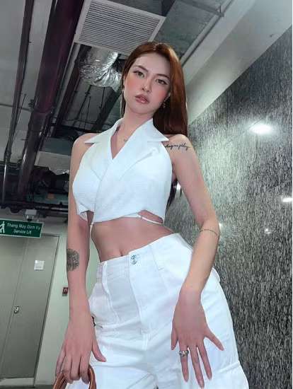 Bỏ qua khoảng cách tuổi tác và những khó khăn xung quanh, nay cả hai đã thành đôi, không ngại thể hiện tình cảm trên MXH.