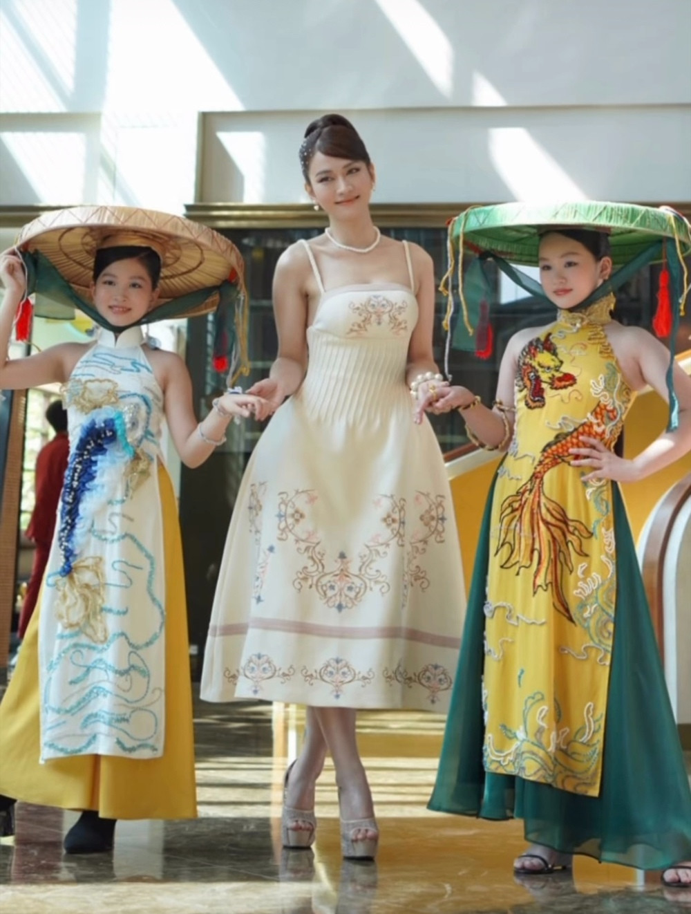 Tuy nhiên trong ống kính của "team qua đường" sắc vóc Lê Bống cũng có phần hơi khác so với ảnh tự đăng của cô nàng.