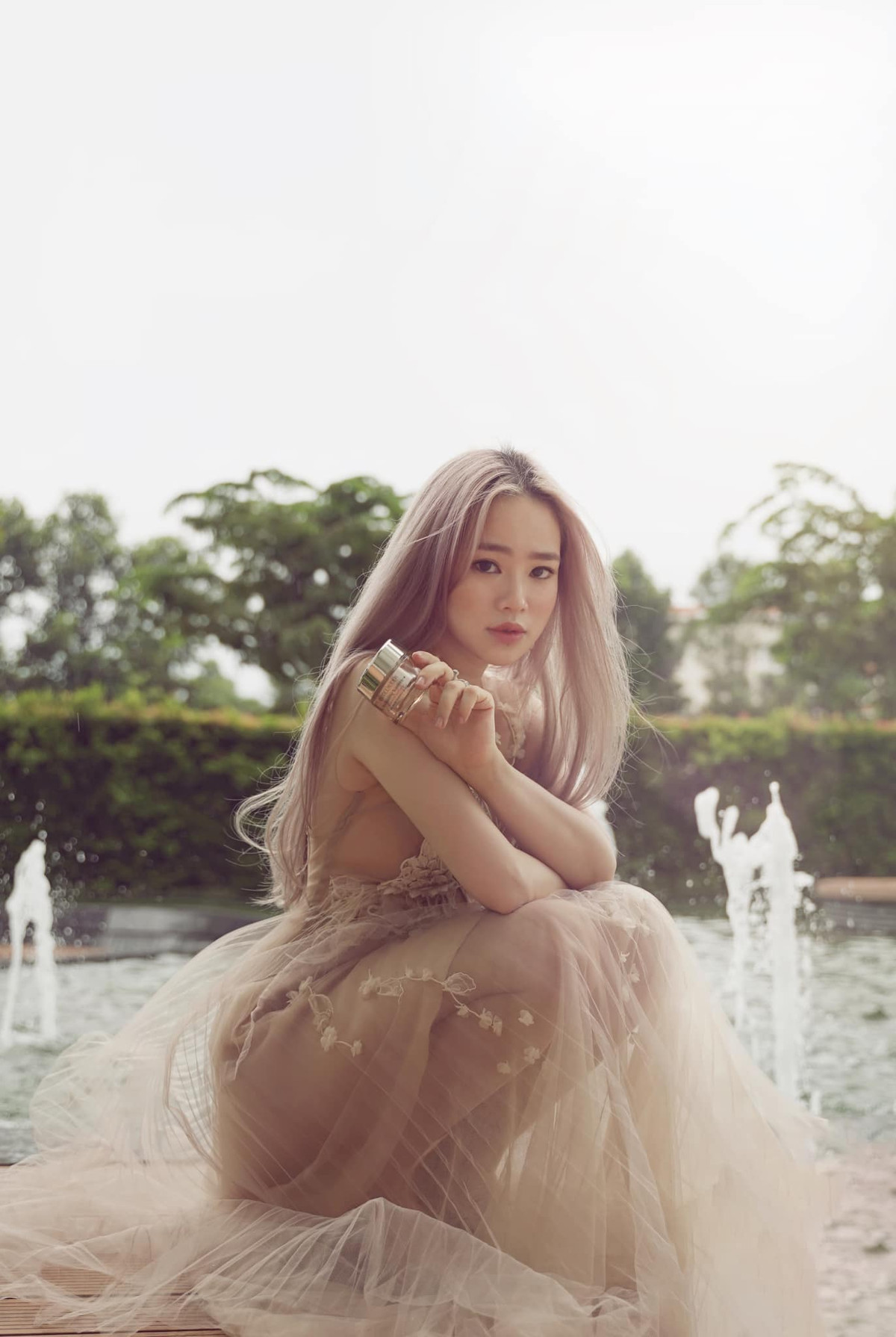 Theo tìm hiểu, bà xã của CEO Luxstay sinh năm 1988, hiện đang làm kinh doanh.