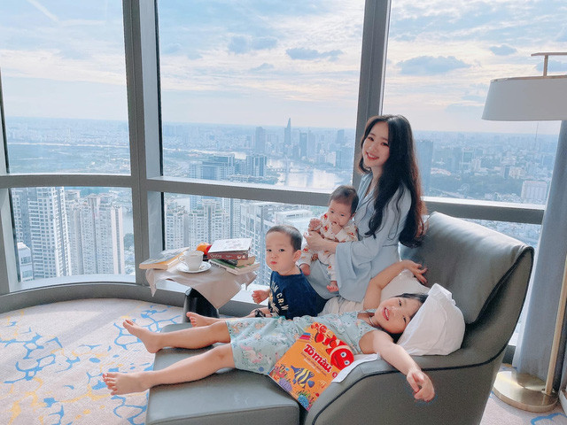 Nếu chỉ nhìn vóc dáng và nhan sắc của hot mom này thì ít ai nghĩ rằng Thúy Hằng đã 36 tuổi và có 3 người con.