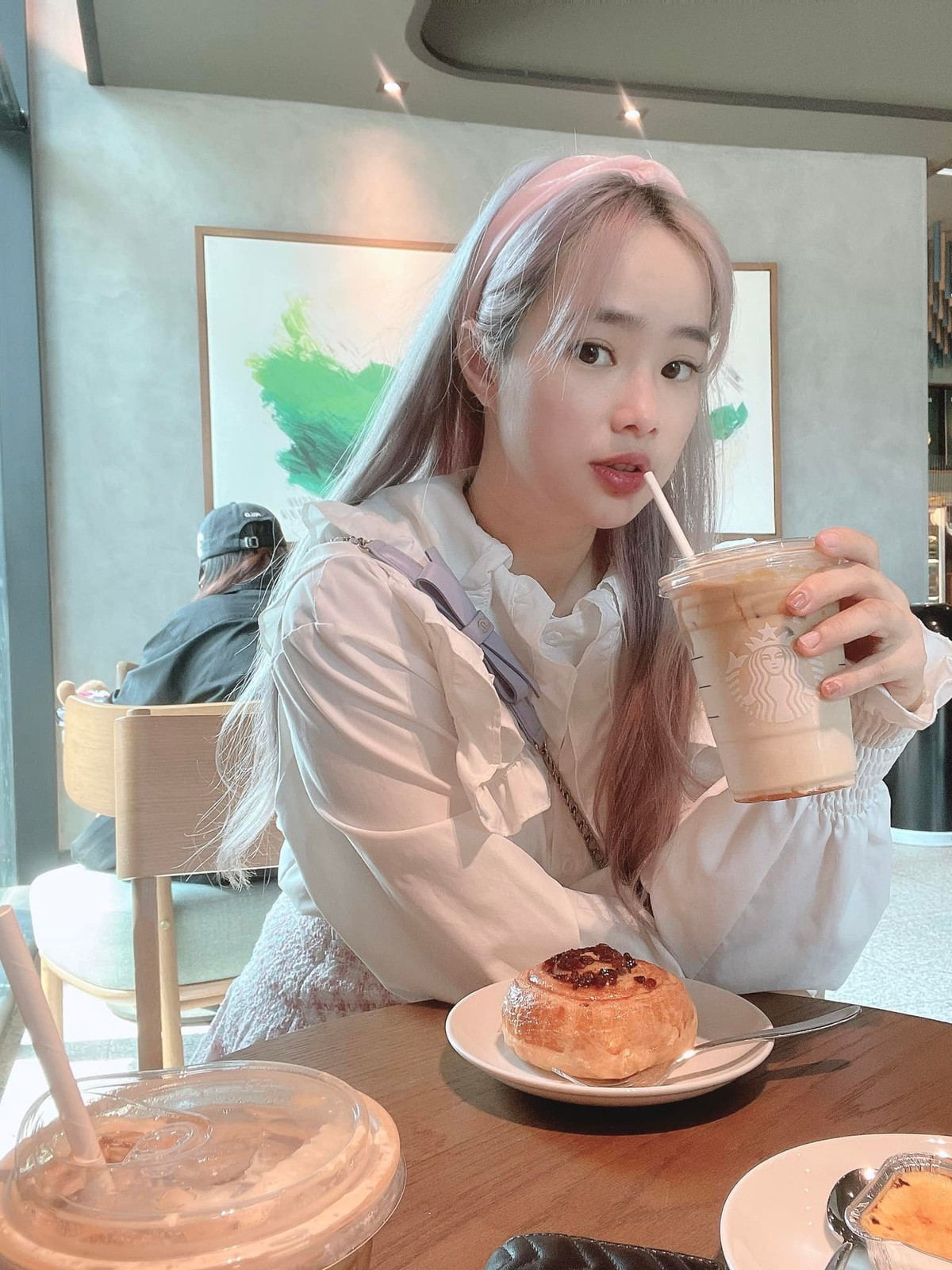 Mặc dù bận rộn với công việc và chăm sóc con cái nhưng không lúc nào chị Hằng bỏ bê bản thân.