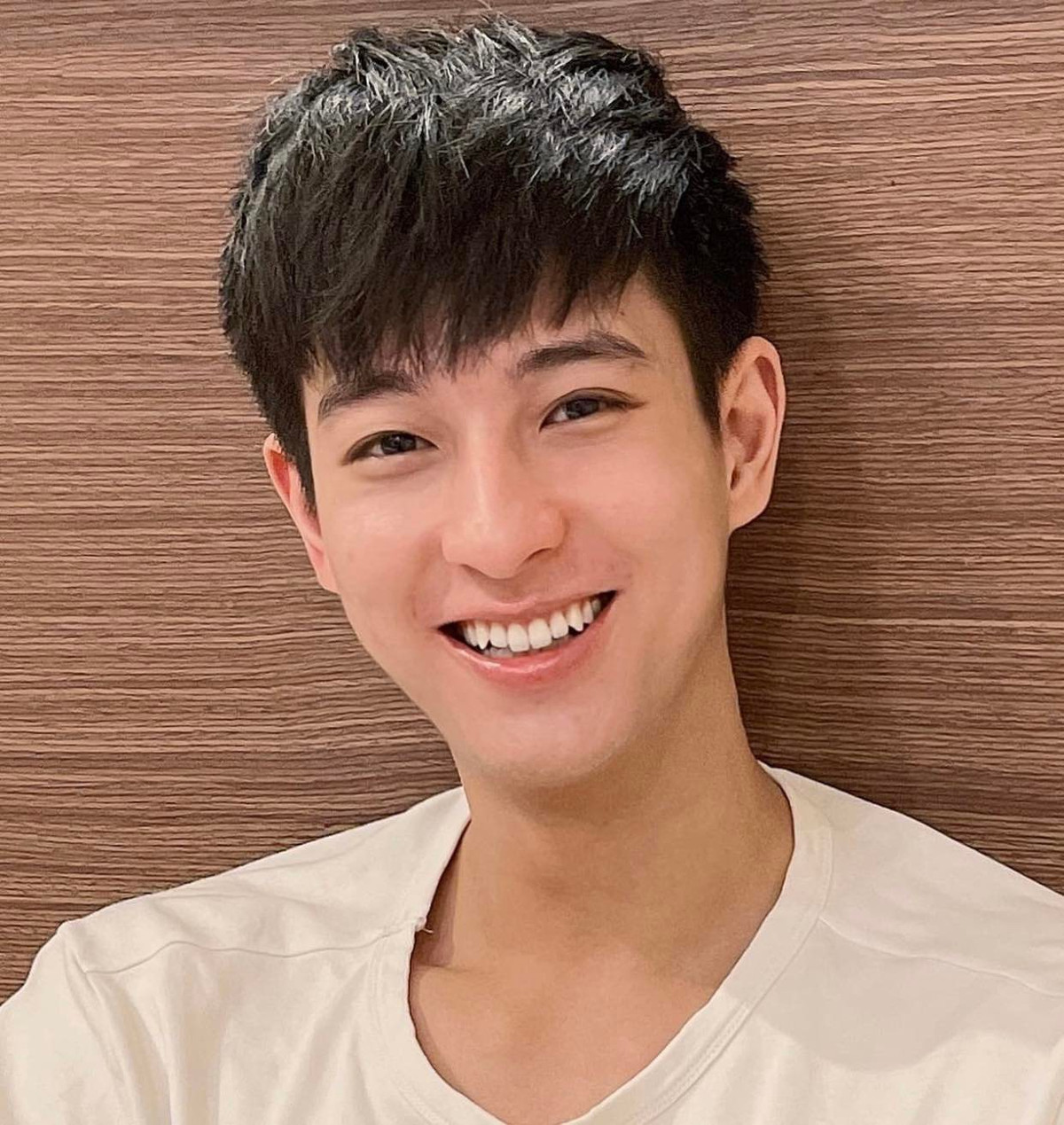 Vốn dĩ đã nổi tiếng từ trước nên sự xuất hiện của Hồng Nam tại SEA Games 31 càng làm tên tuổi của anh lại một lần nữa hot trở lại.