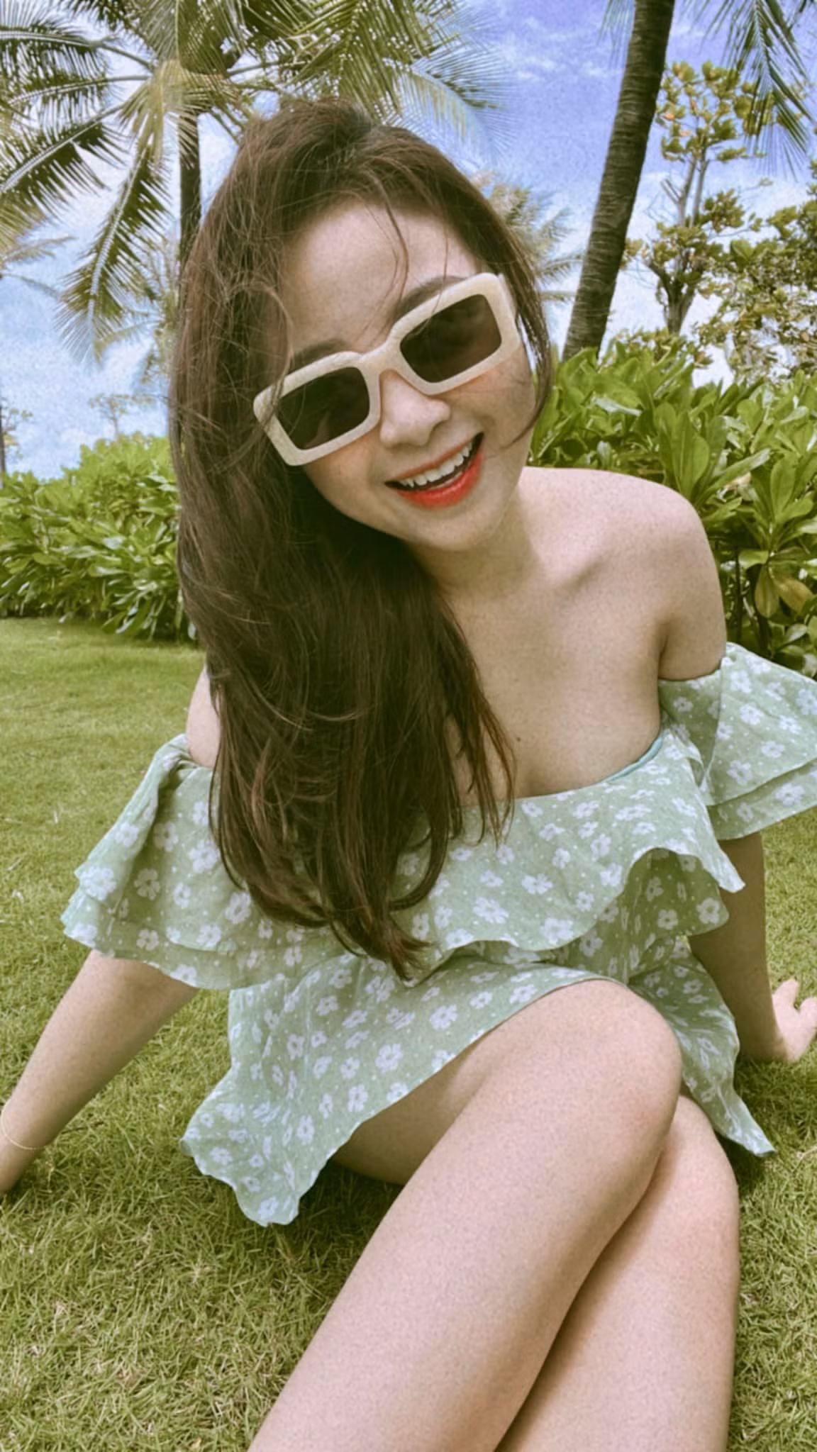 Tuy rằng thân hình còn hơi tròn trĩnh một chút nhưng vẻ dễ thương, xinh xắn của Nhật Linh cũng đủ làm người hâm mộ phải khen nức nở.