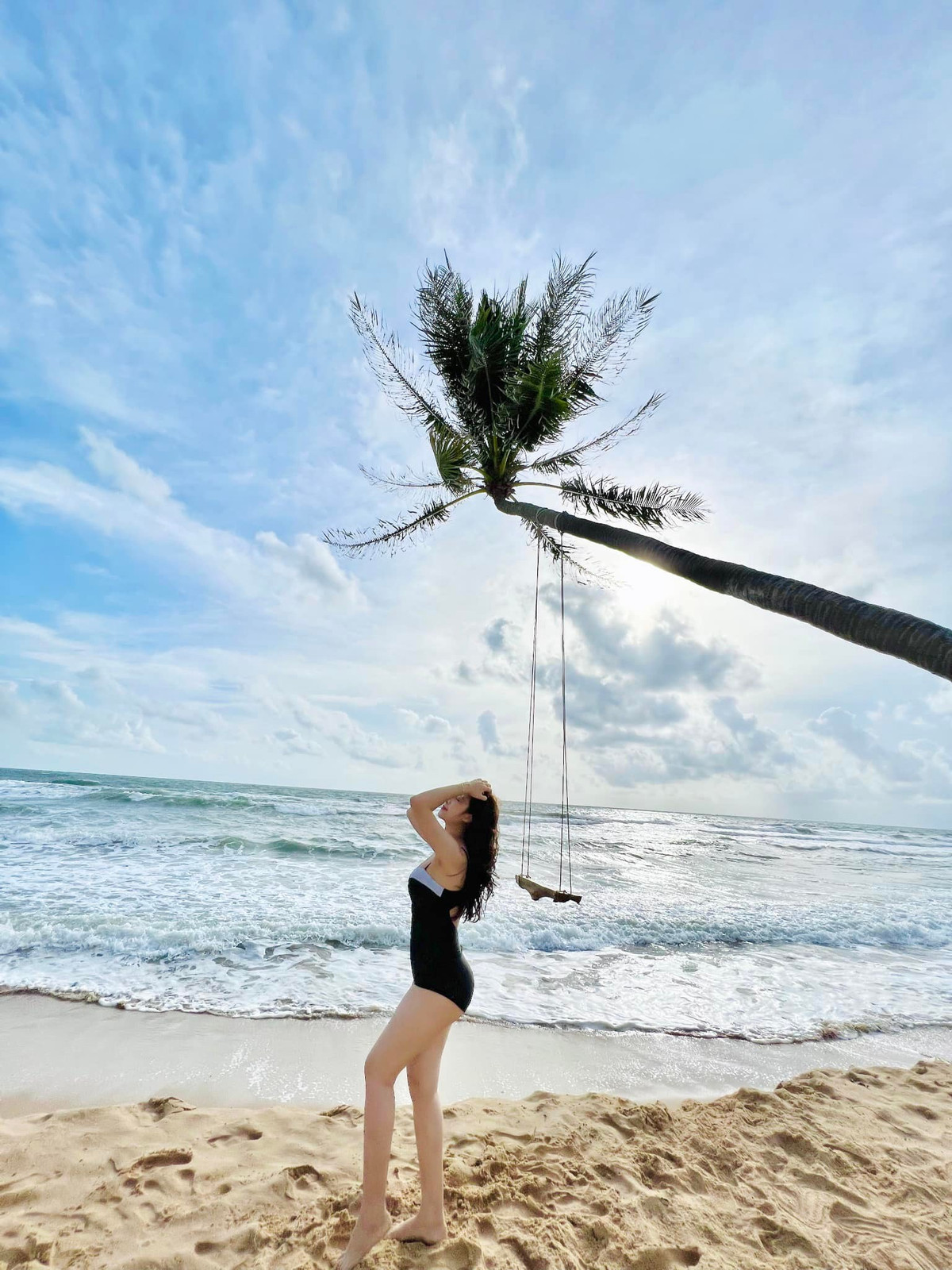 Dù mới chỉ hơn 1 tháng sinh nở nhưng bà xã cầu thủ Phan Văn Đức đã nhanh về dáng.