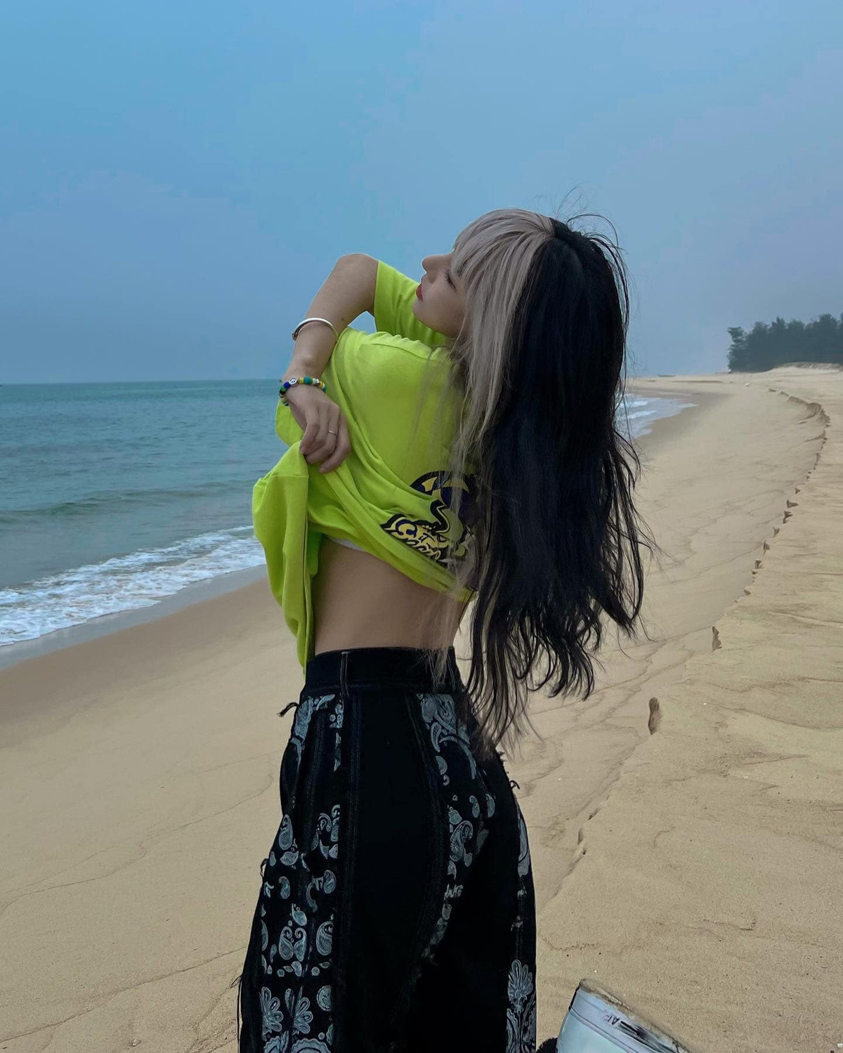 Hiện tại mặt của cô nàng vẫn còn hơi sưng một chút, đặc biệt là phần đỉnh mũi.