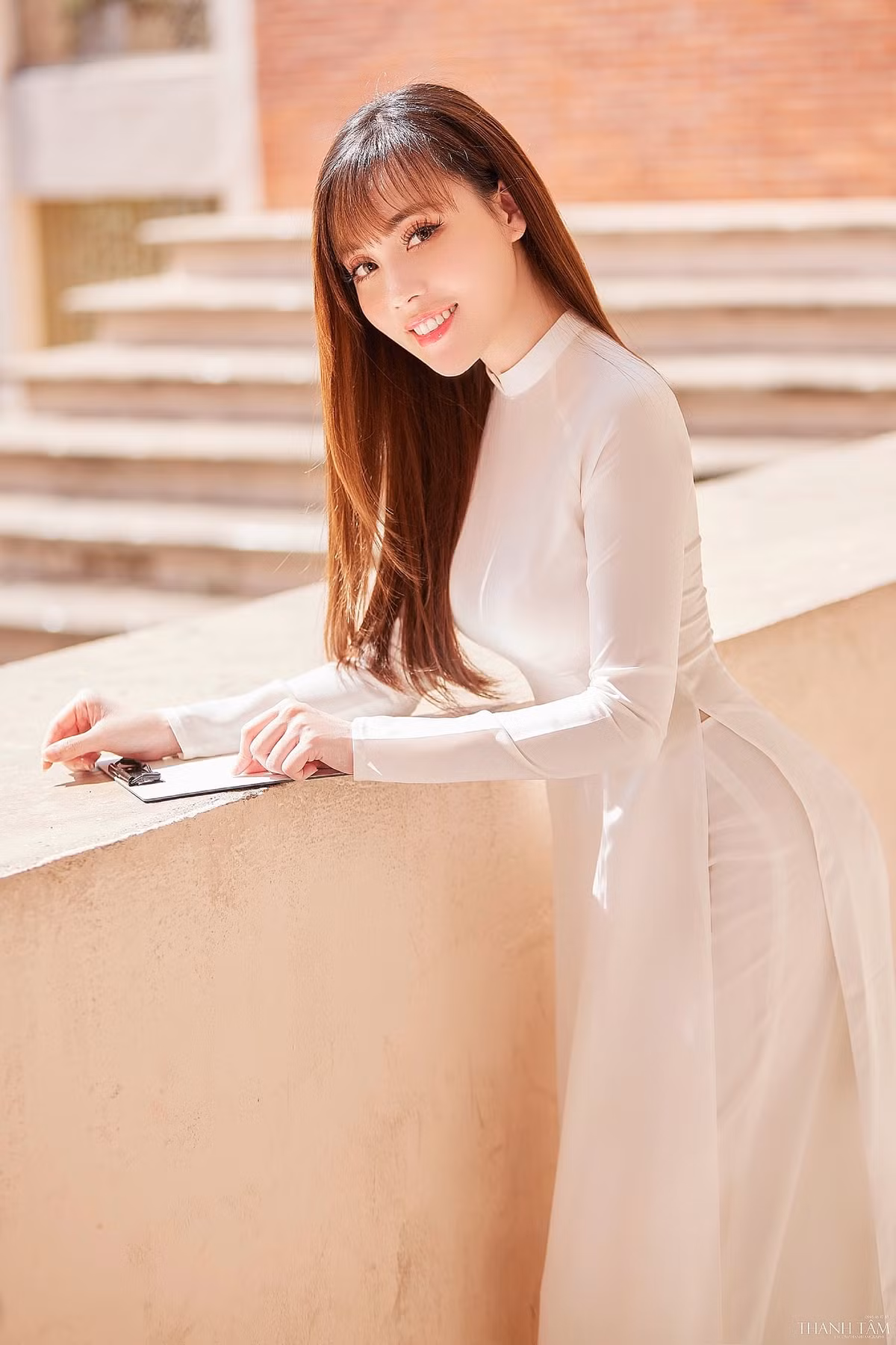 Trên trang cá nhân, nữ giảng viên Âu Hà My gây chú ý khi chia sẻ ảnh mới về bản thân. Loạt khoảnh này được ghi lại từ kỳ nghỉ dưỡng của cô tại khu du lịch xịn sò ở Đà Nẵng.