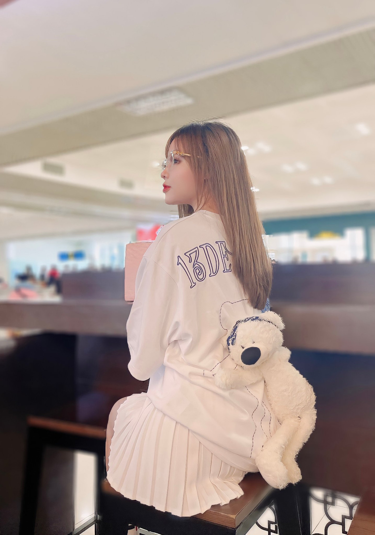 Ngoài ra việc ăn mặc kết hợp make-up, sử dụng app chụp ảnh quá đà cũng được cho là nguyên nhân dẫn đến gương mặt Hà My "thay đổi".