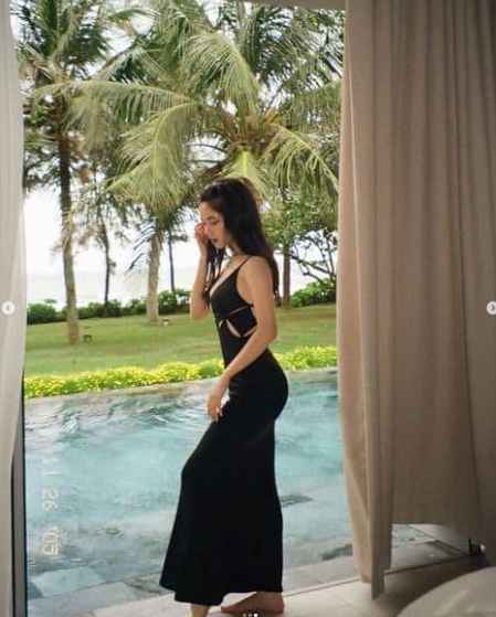 Nhờ siêng năng tập luyện chăm chỉ mà Hàn Hằng dễ dàng chinh phục thiết kế khó mặc này.