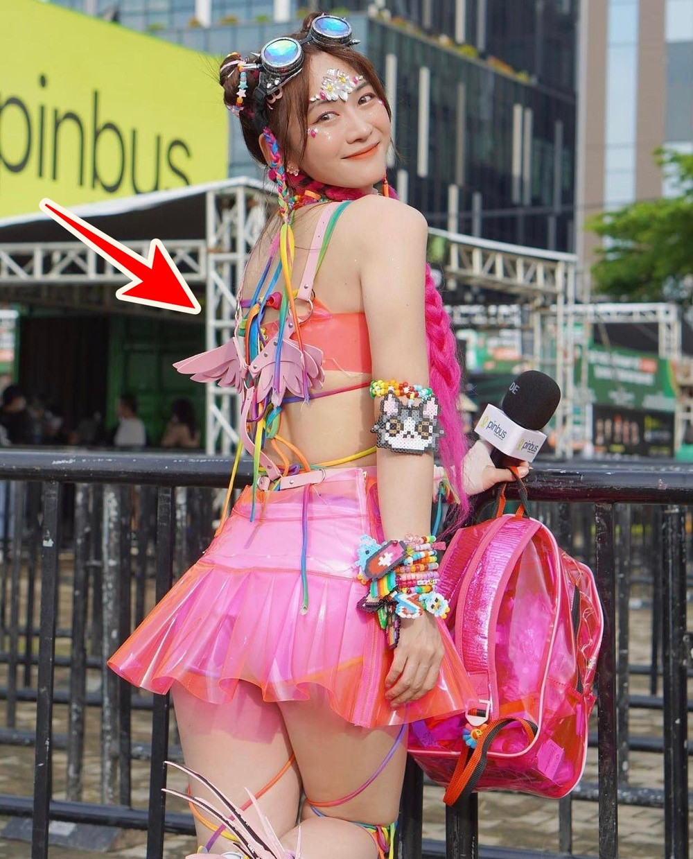 Cụ thể trên Instagram cá nhân, Lê Bống đăng tải hình ảnh sắc nét của mình trong lần làm MC hậu trường trong sự kiện vừa qua.