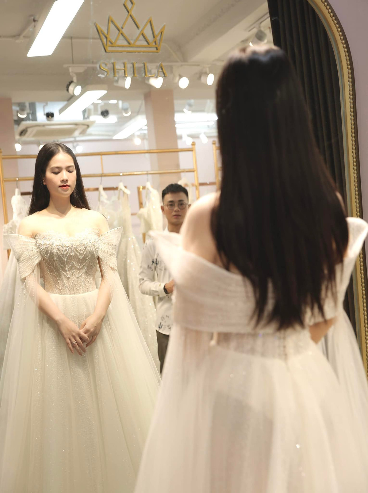 Sau khi chia sẻ ảnh cưới lên MXH mọi người hết lời ngợi khen nhan sắc, đồng thời chúc mừng Huyền My sắp lấy chồng.