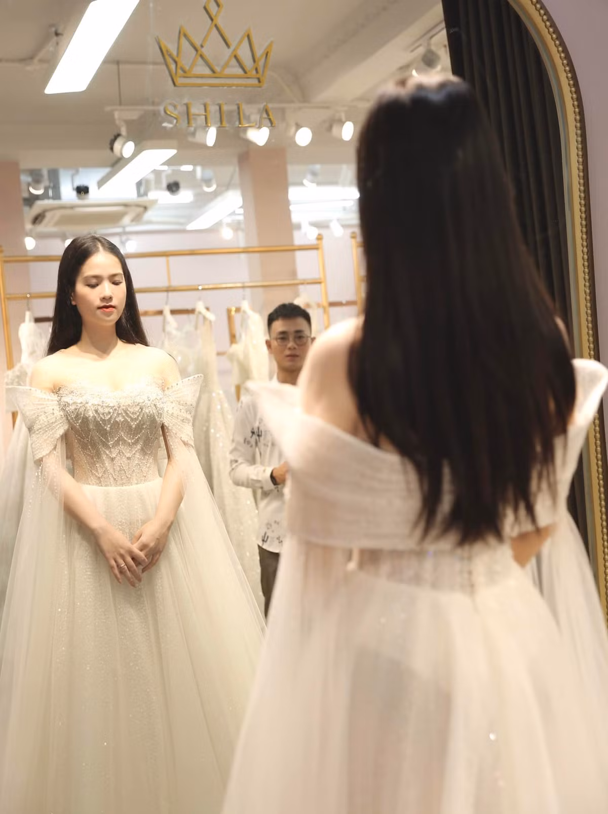 Sau khi chia sẻ ảnh cưới lên MXH mọi người hết lời ngợi khen nhan sắc, đồng thời chúc mừng Huyền My sắp lấy chồng.