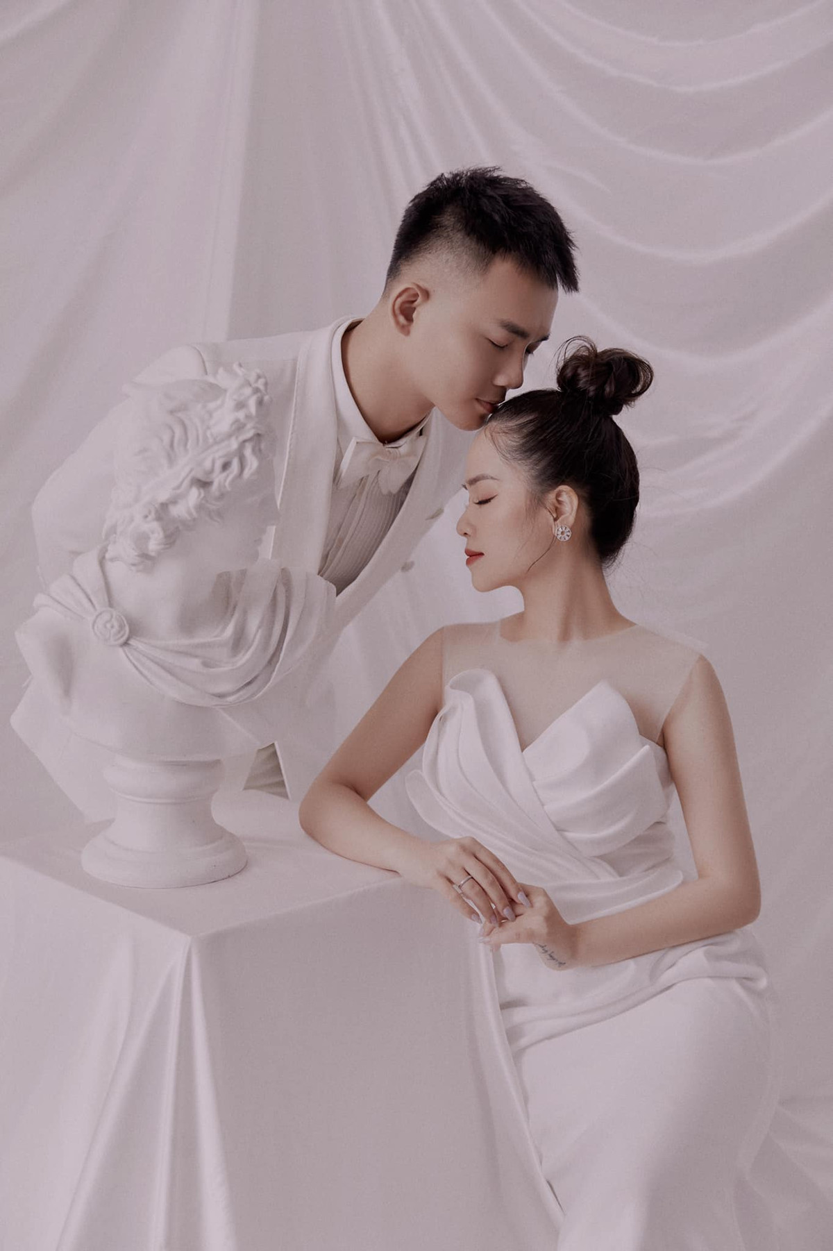 Cả hai quyết định về chung nhà sau thời gian chỉ khoảng 10 tháng tìm hiểu.