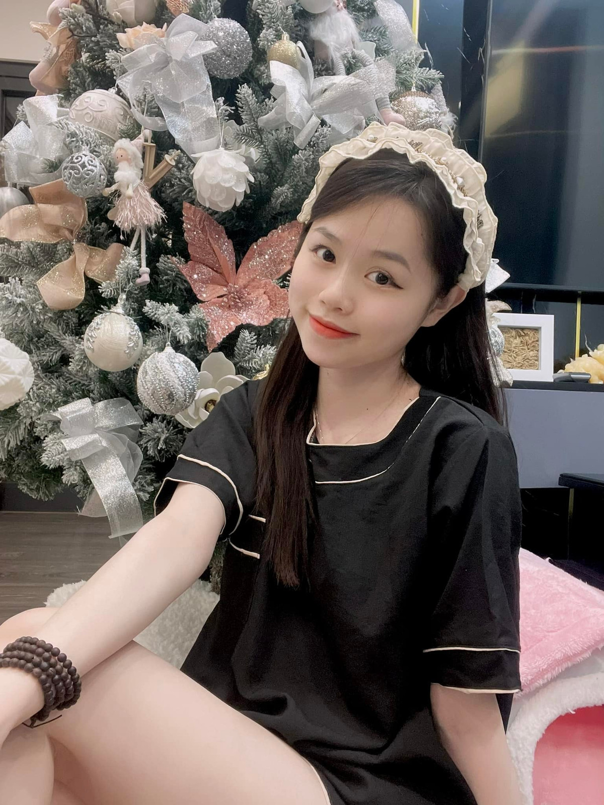 Ngoài ra, Huỳnh Anh còn từng khoe vẫn rất được lòng mẹ ruột Quang Hải dù cho hai người đã đường ai nấy đi.