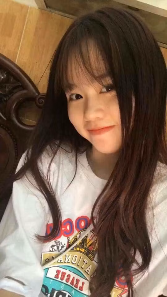 Sau khi chia tay Quang Hải, Huỳnh Anh rất hạn chế chia sẻ đời tư trên trang cá nhân. Qua một vài khoảnh khắc có thể thấy Huỳnh Anh có cuộc sống rất vui vẻ, thoải mái.