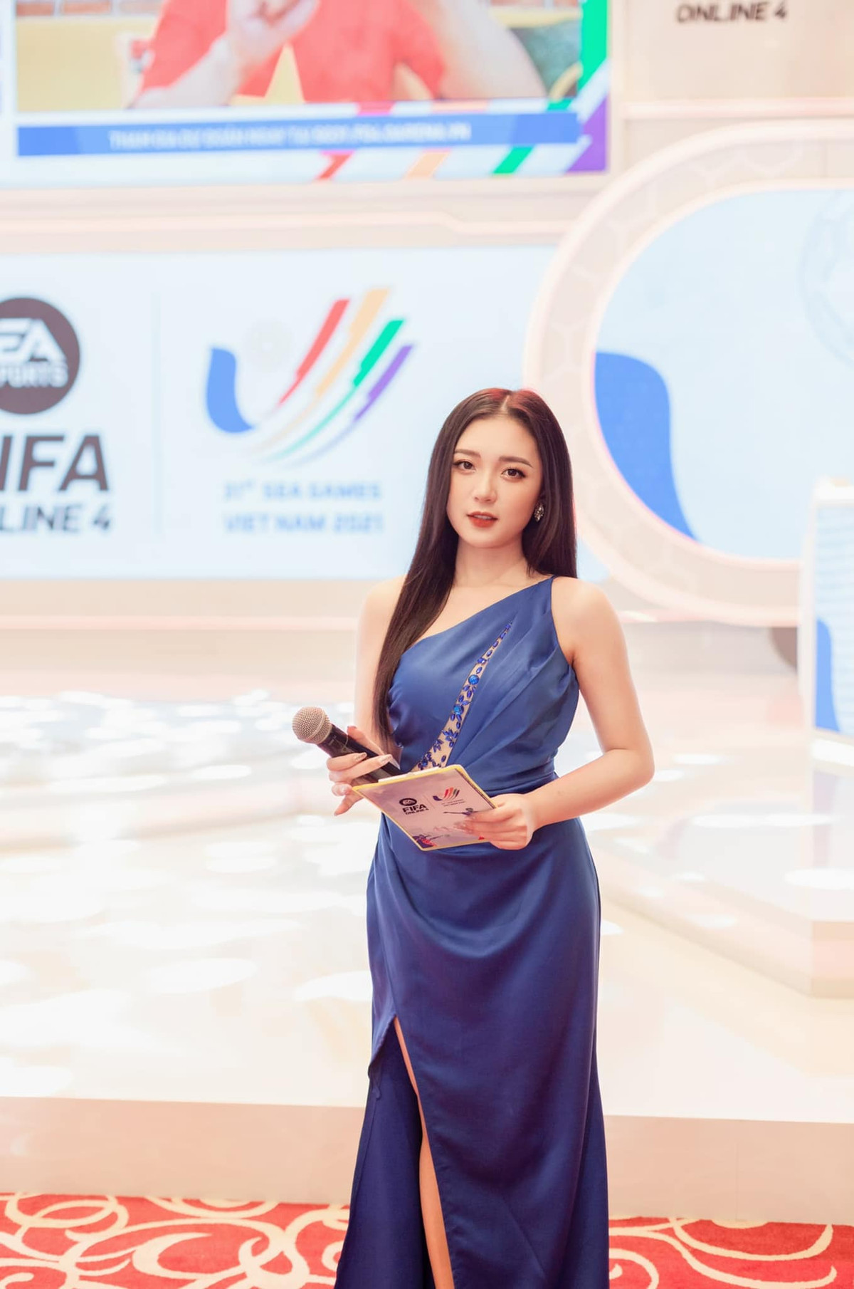 Với phong thái tự tin và nụ cười rạng rỡ, Phương Thảo nhanh chóng chiếm được cảm tình của khán giả có mặt tại sự kiện.