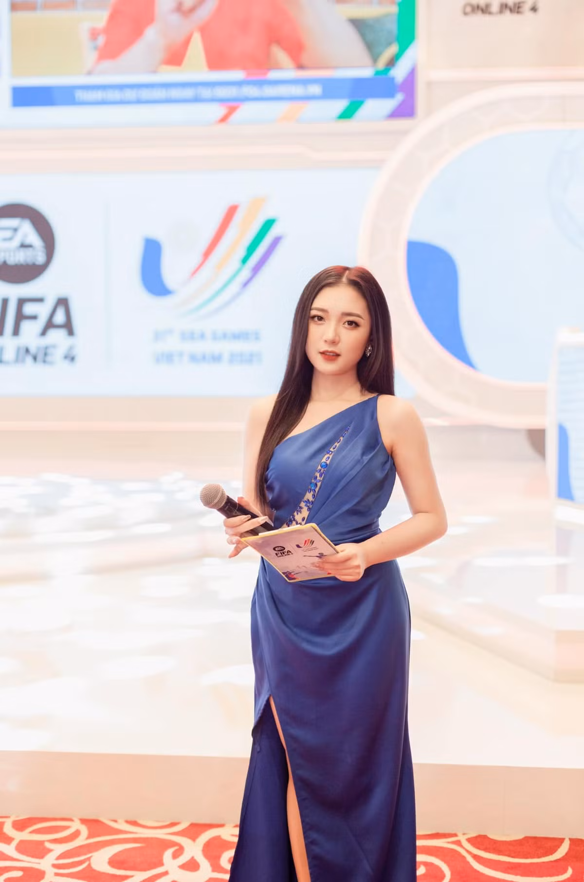 Với phong thái tự tin và nụ cười rạng rỡ, Phương Thảo nhanh chóng chiếm được cảm tình của khán giả có mặt tại sự kiện.