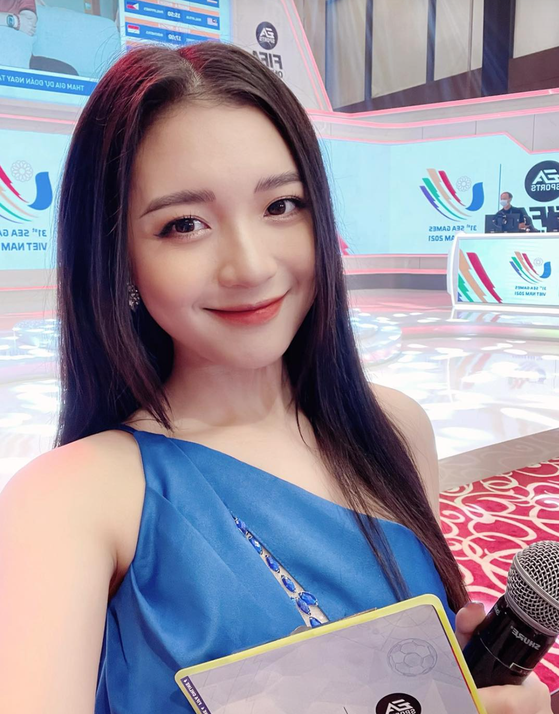 Ngày 23/11/2021, nữ MC xinh đẹp này đã tổ chức lễ ăn hỏi gói gọn đúng với yêu cầu phòng chống dịch bệnh. Ngày 24/11/2021 cô chính thức "lên xe hoa" viết lên chuyện tình mới cho mối tình 2 năm.