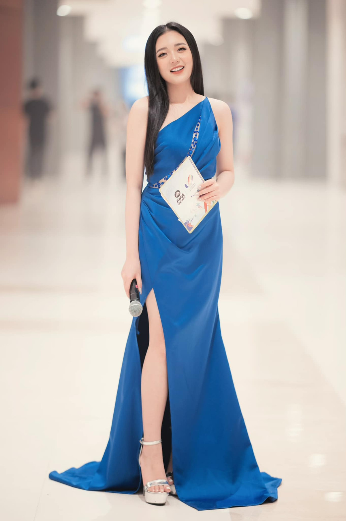 Khoảnh khắc tập trung, chuyên chú khi đang ngồi tại bàn phân tích trận đấu đẹp đến mức “xuất thần" của Phương Thảo đã nhận được "ngàn like" từ người hâm mộ.