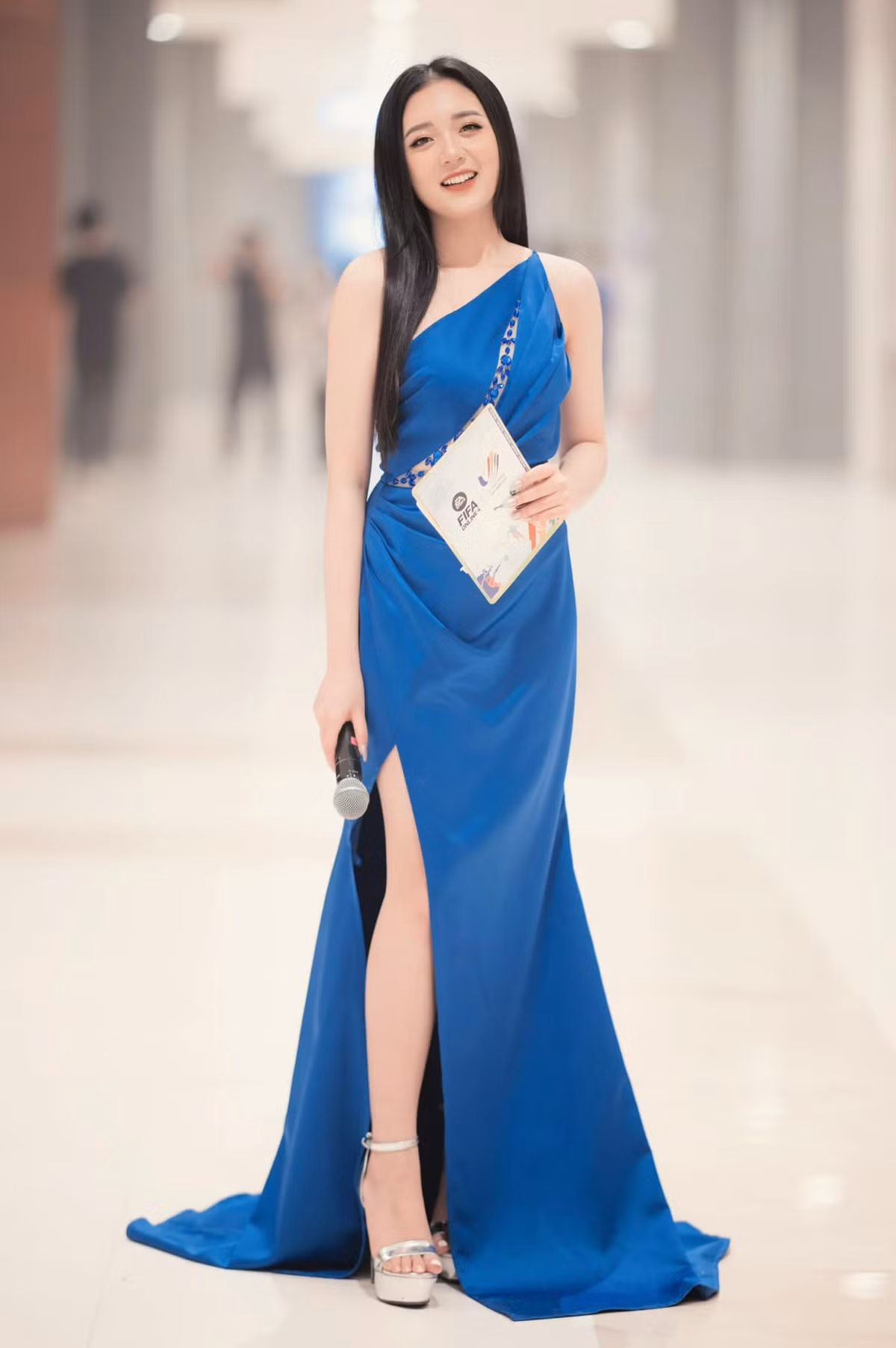 Khoảnh khắc tập trung, chuyên chú khi đang ngồi tại bàn phân tích trận đấu đẹp đến mức “xuất thần" của Phương Thảo đã nhận được "ngàn like" từ người hâm mộ.