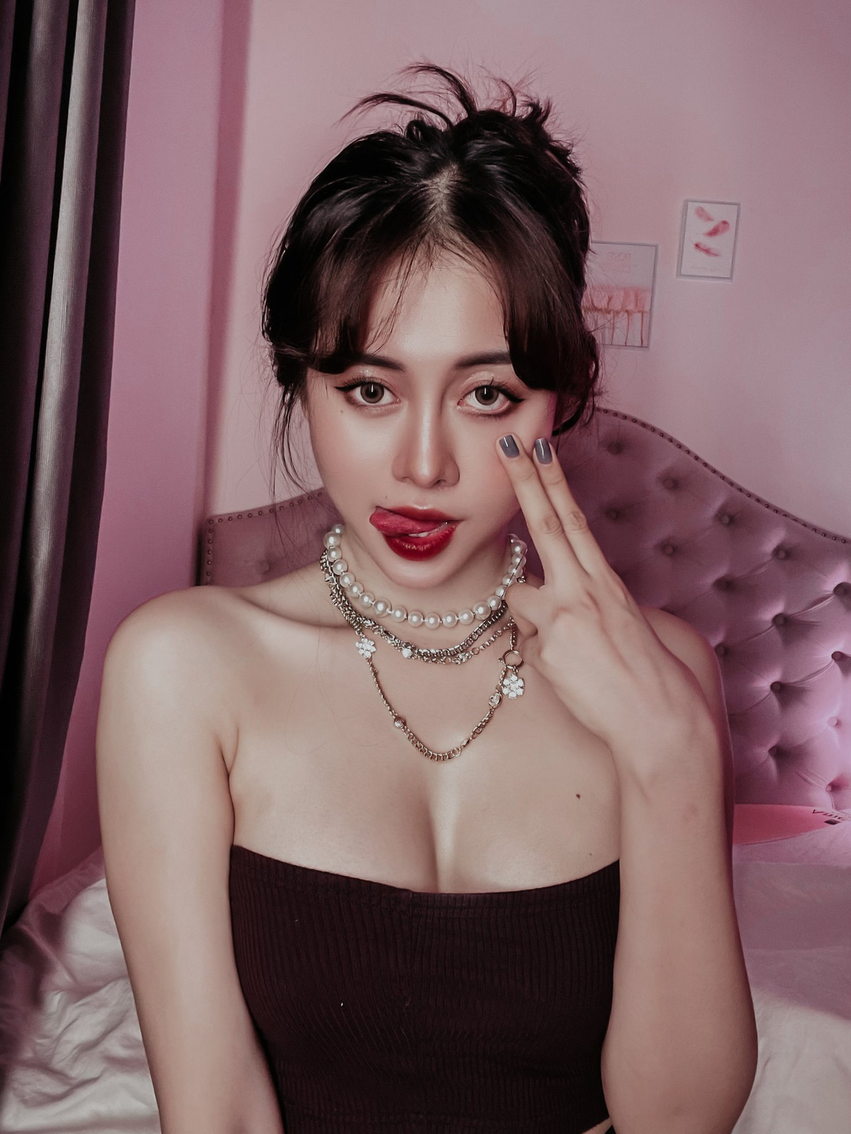 Ngay cả ngoại hình, thân hình và gu thời trang của Nguyễn Việt Phương Thoa cũng khiến cô nhận lời “cơn mưa lời khen”.