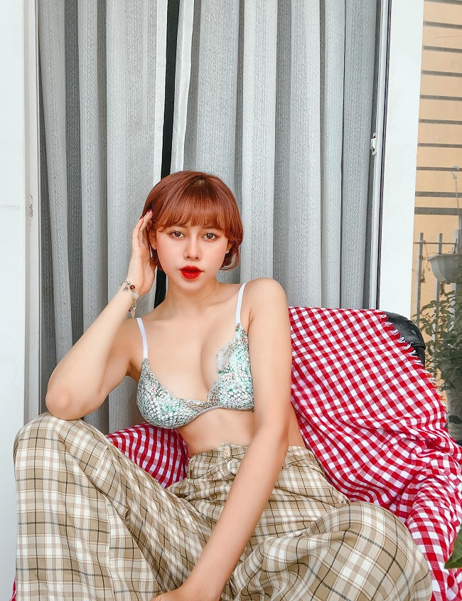 Theo dõi trang cá nhân của người đẹp gốc Quảng Ngãi, mọi người luôn cảm nhận được sự vui vẻ, thoải mái.