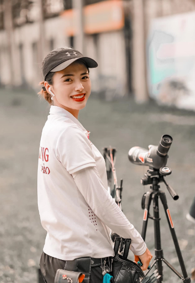 Trước khi bén duyên với bộ môn bắn cung, nữ VĐV từng được các thầy cô chuyên môn tuyển chọn vào đội bóng chuyền.