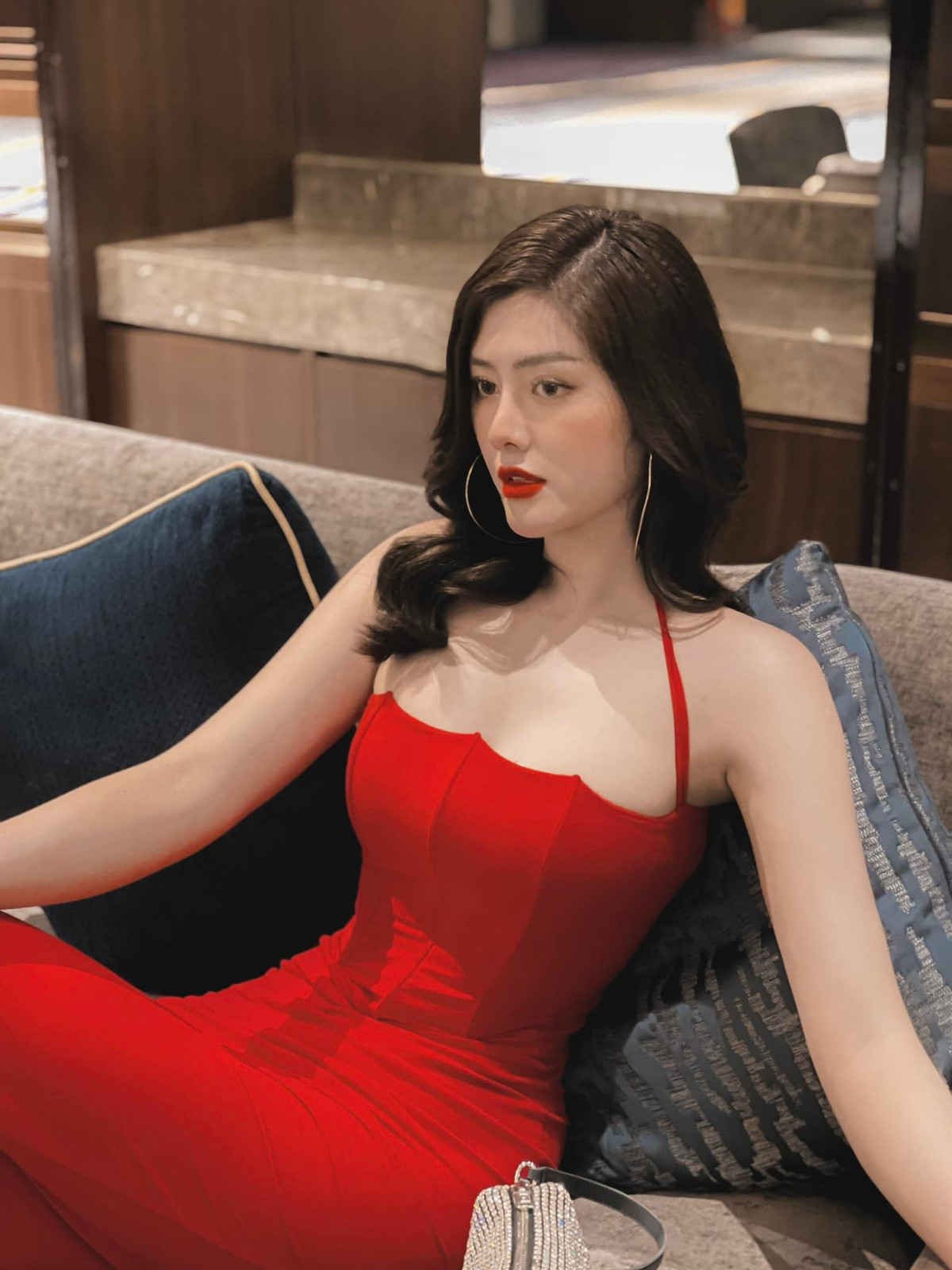 Sở hữu chiều cao nổi bật lên tới 1,82m, Huỳnh Tiên được mệnh danh là cô gái cao nhất lịch sử nhan sắc Việt.