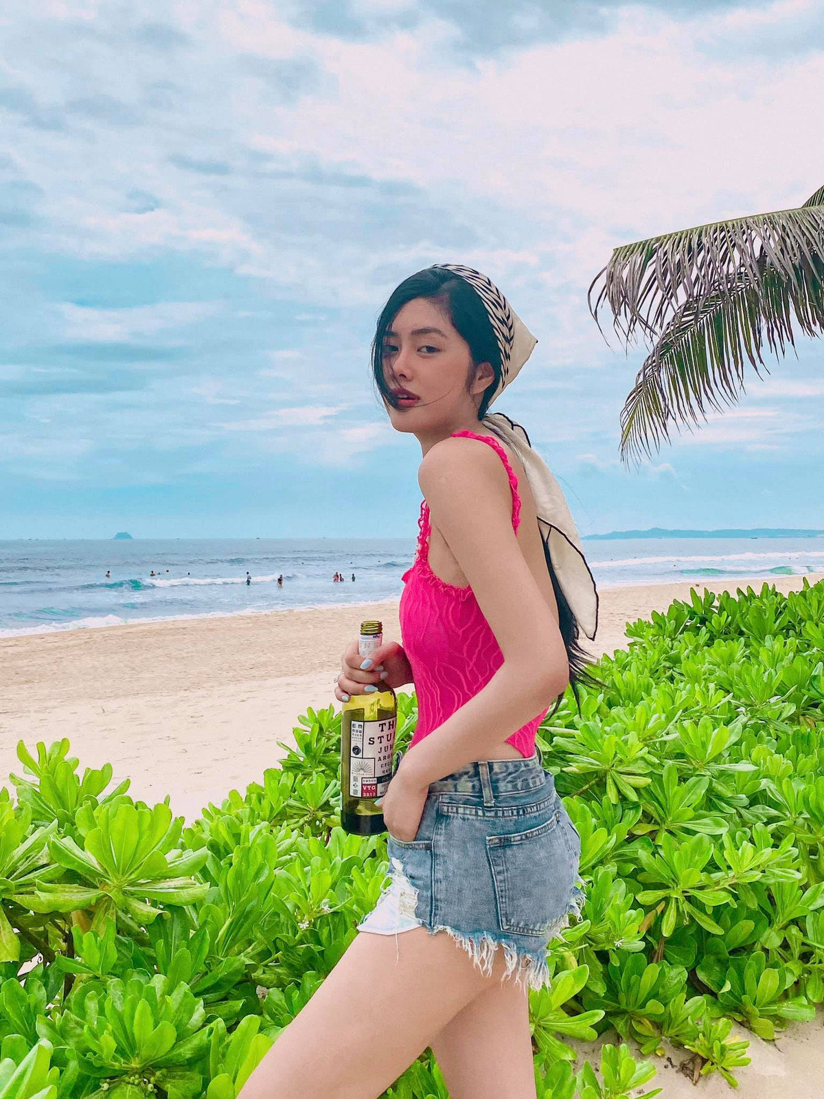 Năm 22 tuổi, cô tiết lộ đã mua được nhà 7 tỉ đồng, đi xe hơi 2 tỉ đồng và sở hữu căn chung cư cao cấp có diện tích 123m2. Tổng khối lượng tài lên trị giá hơn chục tỷ. Ảnh: FBNV