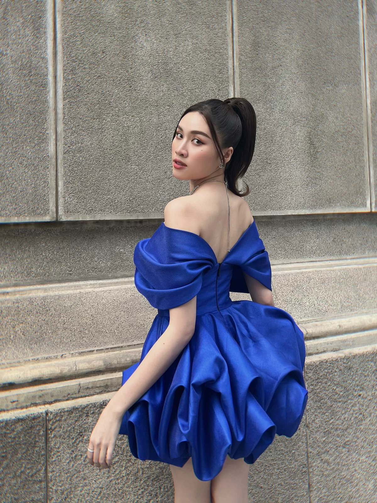 Nữ MC chân dài 1,1 m từng chia sẻ, do từng dẫn dắt một số chương trình về các dòng siêu xe nên cô nàng cũng có một chút hiểu biết và đam mê về lĩnh vực này.