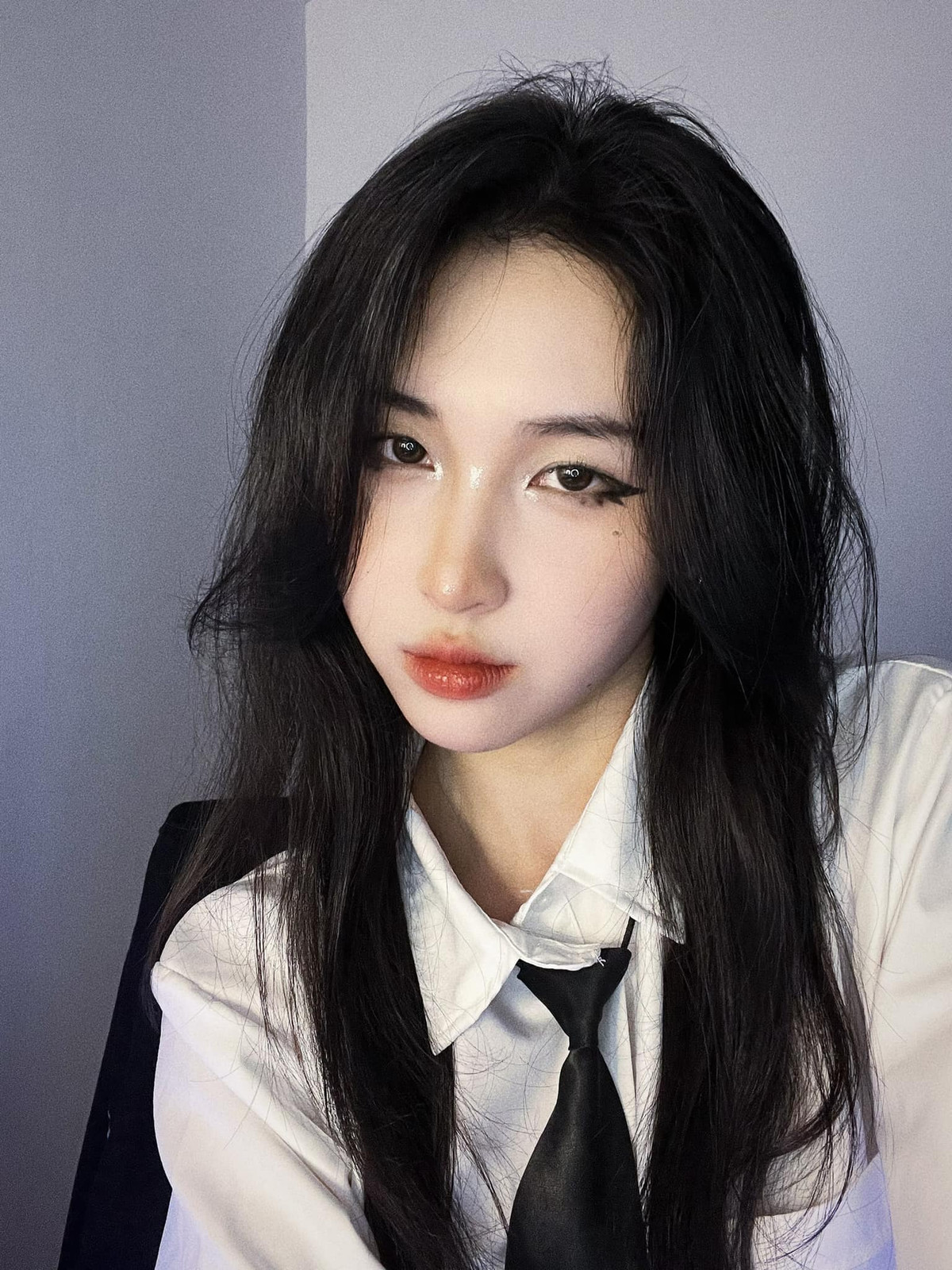 Dưới phần bình luận, nhiều cư dân mạng còn rủ nhau nộp hồ sơ vào trường này để có cơ hội gặp gỡ nữ sinh Hà thành.