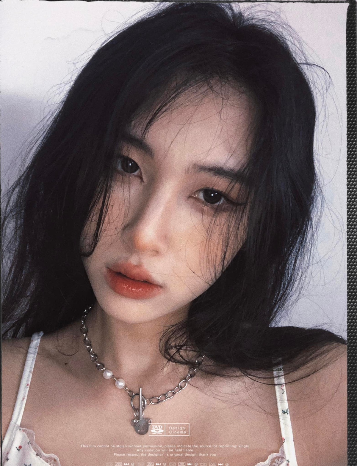 Trên trang cá nhân, Minh Hằng tự tin đăng tải những bức hình xinh đẹp của mình lên cùng nhiều dòng trạng thái "thả thính".