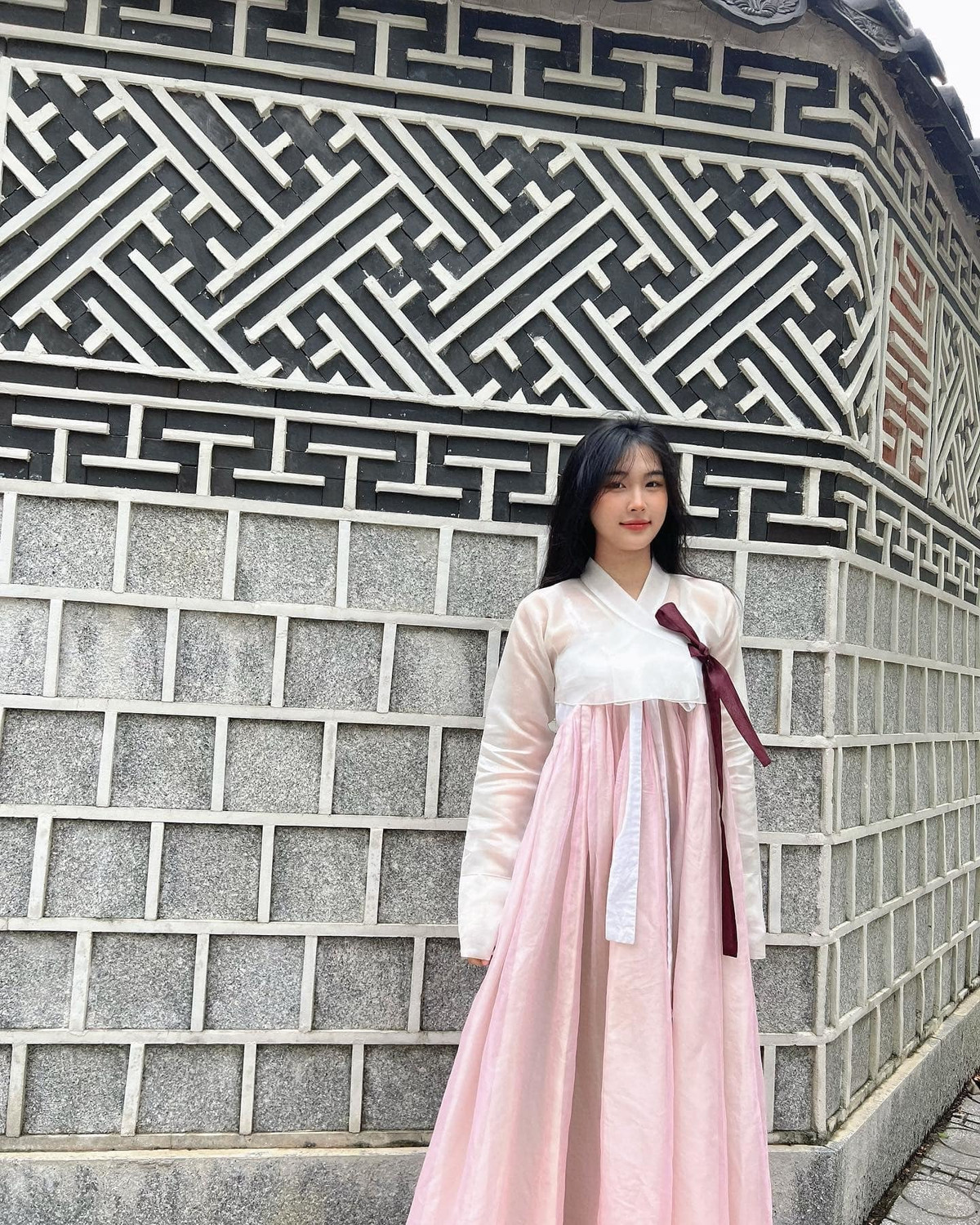 Bất cứ khoảnh khắc nào, nữ sinh cũng xuất hiện với loạt biểu cảm cực dễ thương. Ảnh: FBNV