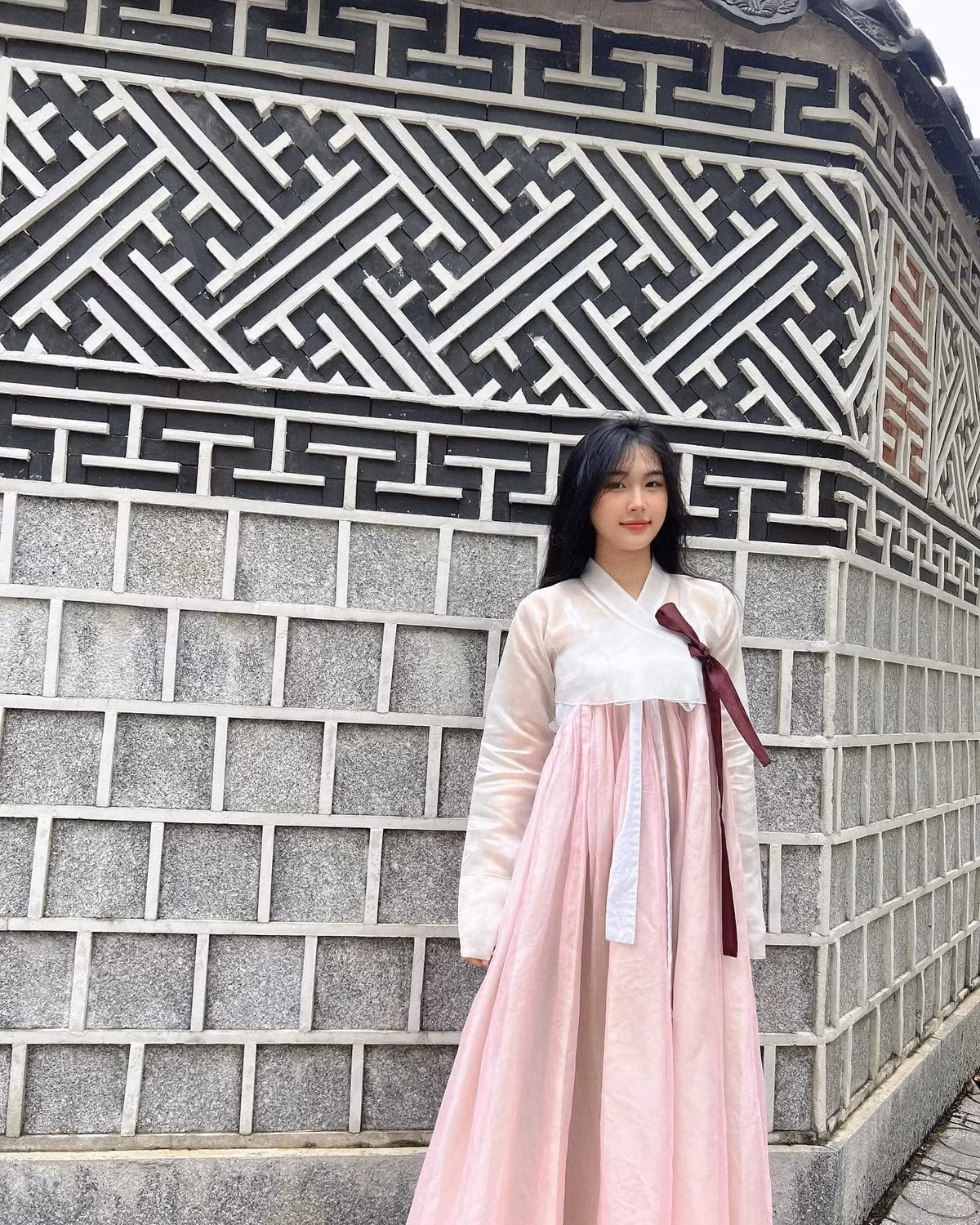 Bất cứ khoảnh khắc nào, nữ sinh cũng xuất hiện với loạt biểu cảm cực dễ thương. Ảnh: FBNV