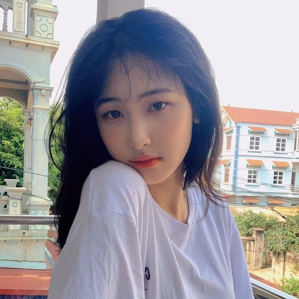 Cư dân mạng ngưỡng mộ nhan sắc đẹp của nữ sinh Học viện Chính sách và Phát triển.