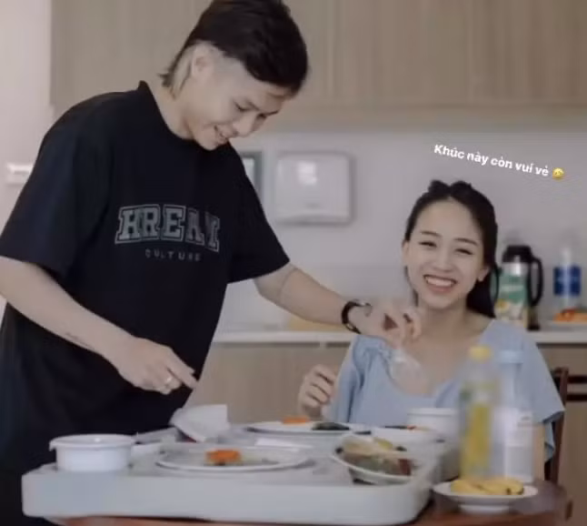 Mới đây, nữ rich kid tiếp tục khiến cư dân mạng xuýt xoa khi khoe loạt ảnh trước khi lên bàn sinh nở.