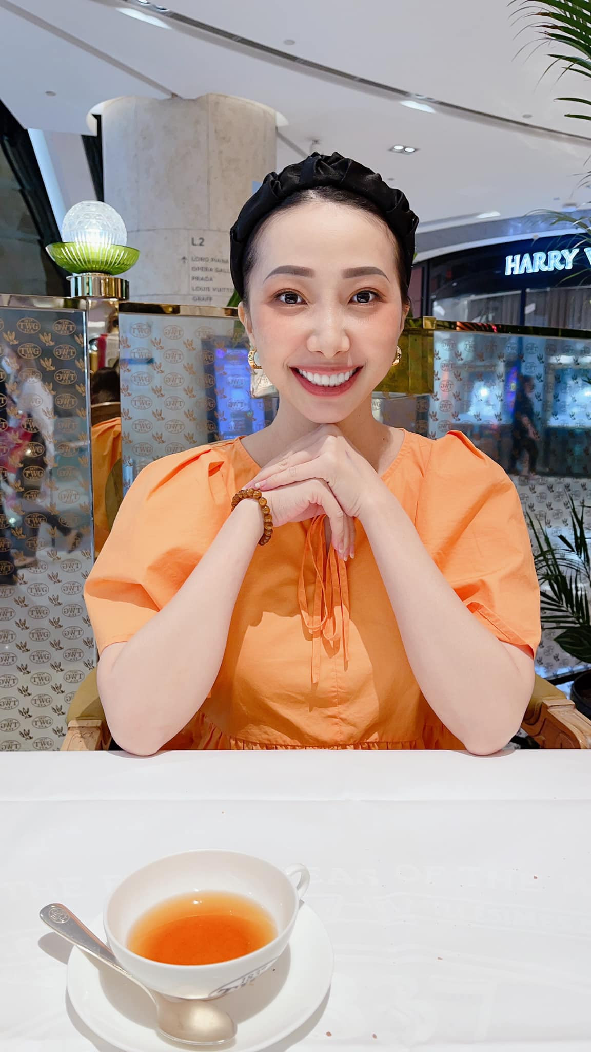 Cẩm Duyên cũng ngày càng xinh đẹp và trẻ trung hơn. Mang bầu 25 tuần người đẹp chỉ mới tăng 2kg nên cô vẫn vô cùng gọn gàng, trẻ trung.