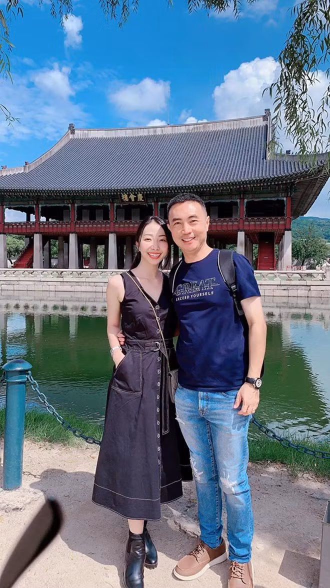 Có thể nói, cuộc sống sau hơn 4 năm lấy chồng của cô dâu Cẩm Duyên đeo 30kg vàng nhận được không ít sự quan tâm từ dư luận. Ảnh: FBNV