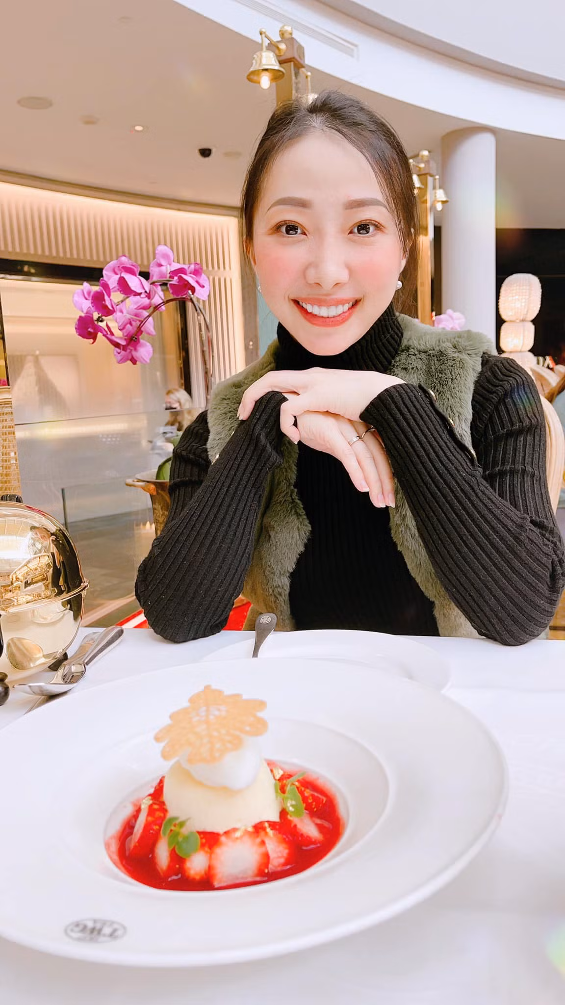 Mặc dù sống nơi đất khách nhưng Cẩm Duyên lại may mắn khi có gia đình chồng tâm lý và yêu thương. Khi biết bản thân mang thai, cô được bố mẹ chồng quan tâm nhất mực, chồng chăm sóc chu đáo.