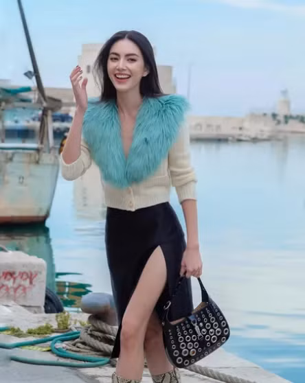 Xứng danh là mỹ nhân hàng đầu Tbiz, Mai Davika chưa từng khiến fan thất vọng trước thần sắc ngày càng thăng hạng qua thời gian của mình.