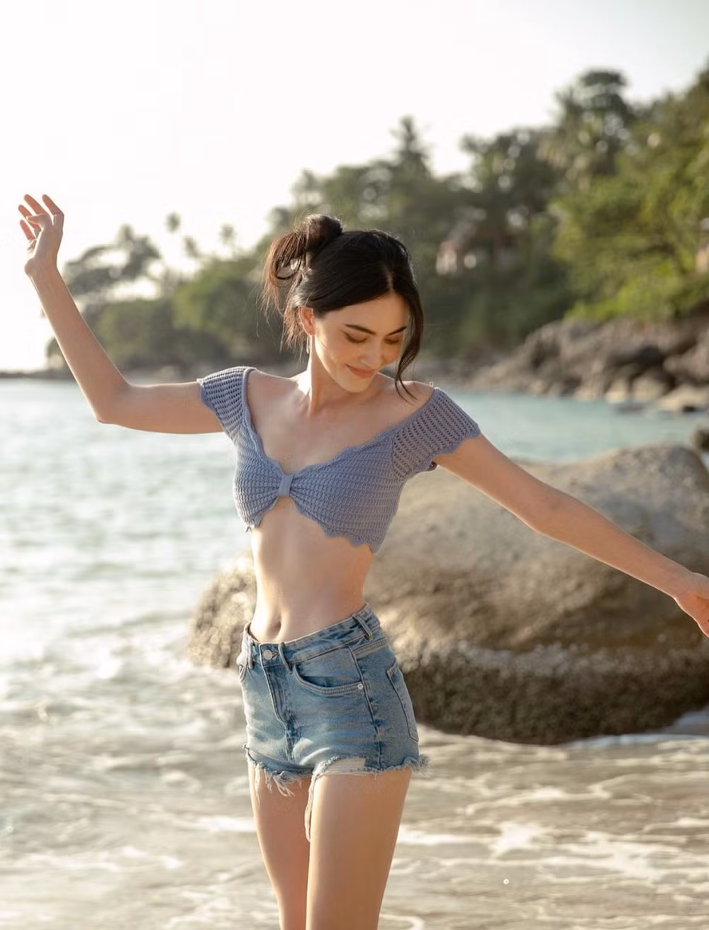 Người đẹp Thái Lan mang trong mình 2 dòng máu Thái - Bỉ, có vẻ đẹp lai Tây vô cùng sắc sảo, cuốn hút.