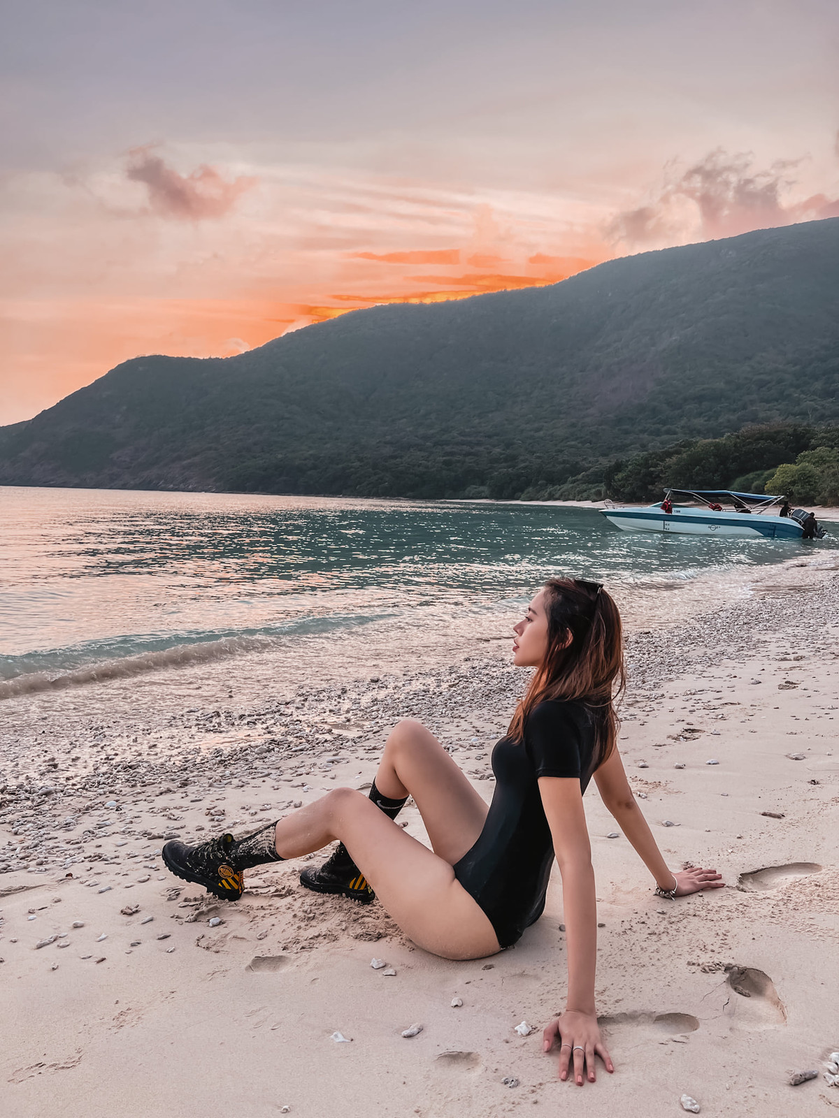 Cô nàng sinh năm 1998 duy trì cuộc sống vui vẻ, lành mạnh khi “làm thân” với thể dục thể thao và cũng không quên tập trung cho công việc.