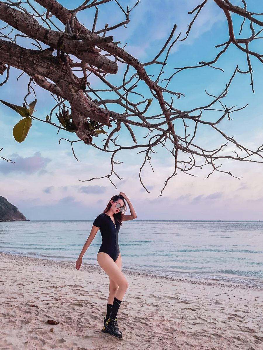 Nhan sắc xinh đẹp và body nóng bỏng là điểm cộng lớn khiến ''chị Google" sinh năm 1998 thu về hàng triệu lượt xem trong các video.