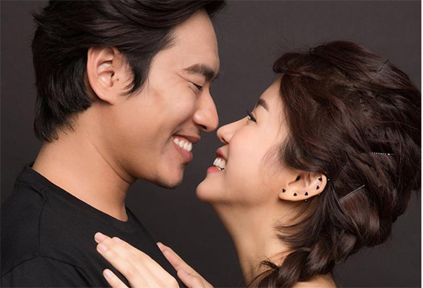 Thời điểm đó An Nguy và Kiều Minh Tuấn thừa nhận yêu nhau, bất chấp việc nam diễn viên và Cát Phượng vẫn chưa chia tay. Ồn ào tình ái nổ ra, cả Kiều Minh Tuấn và An Nguy đều bị chỉ trích. Bộ phim mà cặp đôi tham gia cũng bị khán giả kêu gọi tẩy chay, dẫn đến thua lỗ nặng nề.