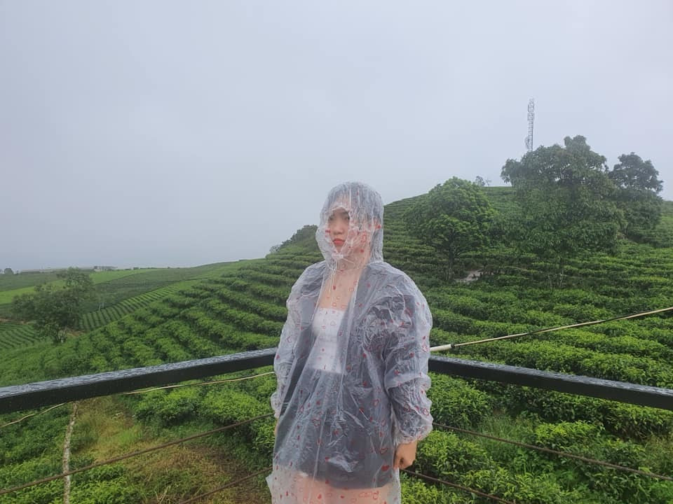 Không riêng gì nhóm bạn đi Phú Quốc, cô bạn này đã gặp tình cảnh tương tự khi đến Đà Lạt vào mùa mưa. Ảnh: Như Huỳnh