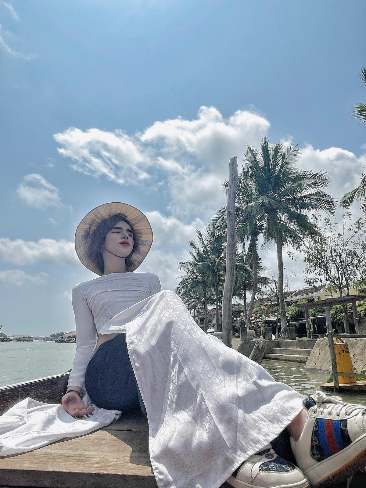 Trần Đức Bo còn sẵn sàng đăng tải những bức ảnh chỉnh đến méo mó cả vạn vật, thậm chí khiến người khác nổi da gà khi nhìn vào. Ảnh: FBNV