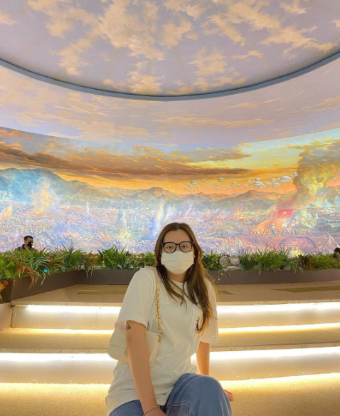 Bức tranh toàn cảnh Panorama nằm trong bảo tàng, tọa lạc trên một trong những con đường trọng yếu nhất ở trung tâm thành phố Điện Biên Phủ – đường Võ Nguyên Giáp.