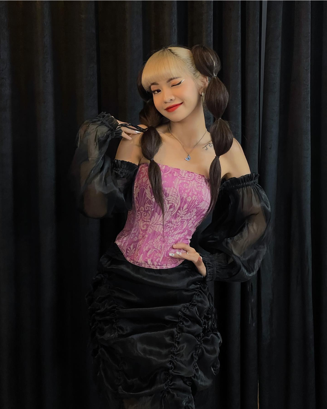 Để làm bằng chứng cho tính cách này, Bùi Thảo Ly còn đăng kèm 1 bài đăng của mình vào ngày này năm ngoái. Trong status này, CiiN khá gay gắt với những người comment kém duyên về cô.