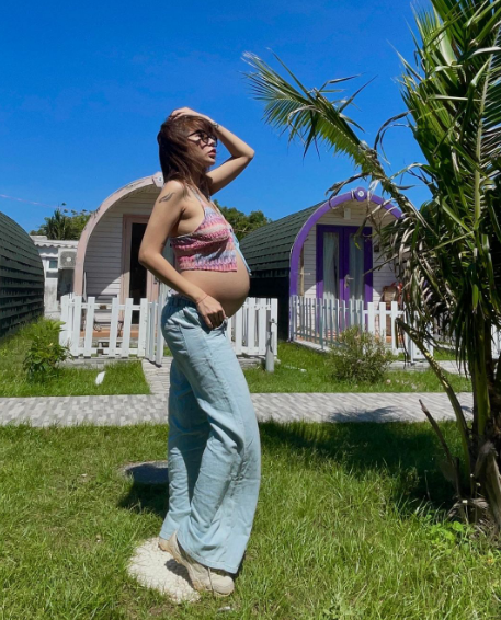 Sau nhiều năm nổi tiếng, Hạt Mít hiện tại là hot mom xinh đẹp kiêm bà chủ giàu có của chuỗi cửa hàng Nailroom ngót nghét 20 cơ sở ở khắp cả nước.