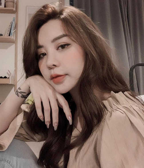 Hot girl Hà thành được biết đến với gương mặt xinh xắn và đáng yêu mang phong cách Hàn Quốc.