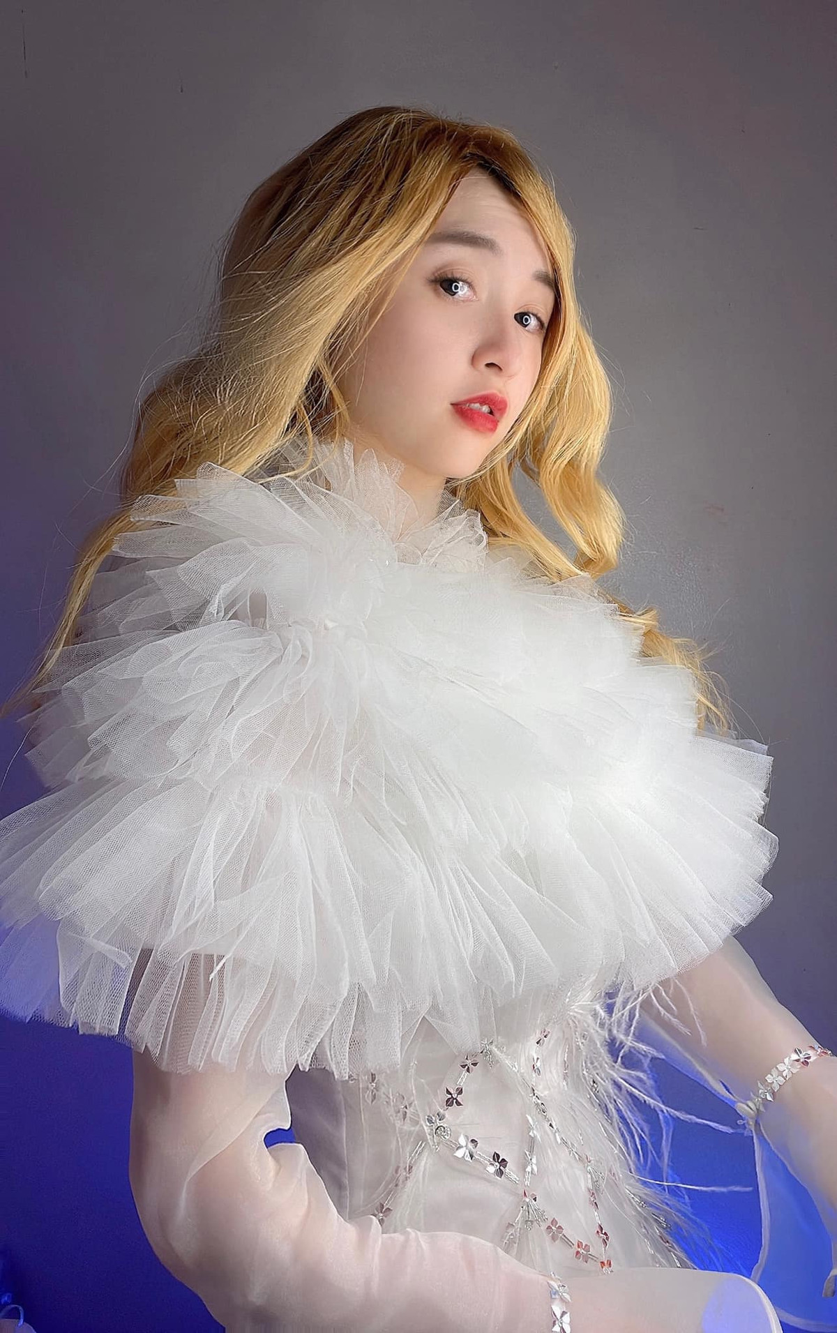 Stella cũng thu hút sự chú ý bởi ngoại hình xinh đẹp, đầu tư quay clip chỉn chu,...Ảnh: Tổng hợp